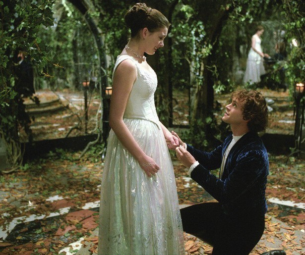 Anne Hathaway als Ella Enchanted in sprookjesland