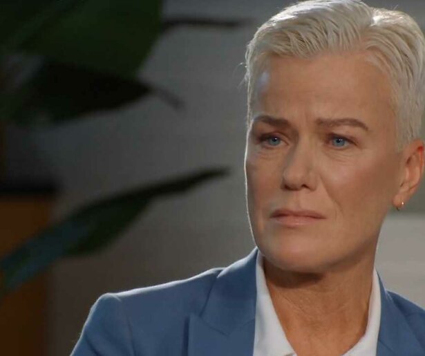 De TV van gisteren: Ellie Lust in tranen over politie-trauma in De Reünie