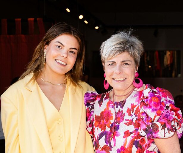 Prinses Laurentien en gravin Eloise spreken met Cornald Maas in Opium op Oerol