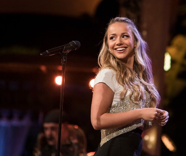 Emma Heesters waagt een gokje in I Can See Your Voice