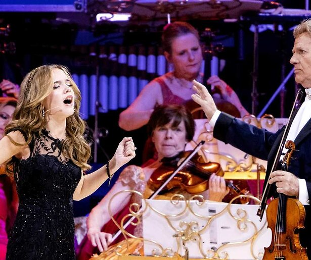 Emma Kok blaast iedereen omver in tv-registratie van André Rieu op het Vrijthof 2023