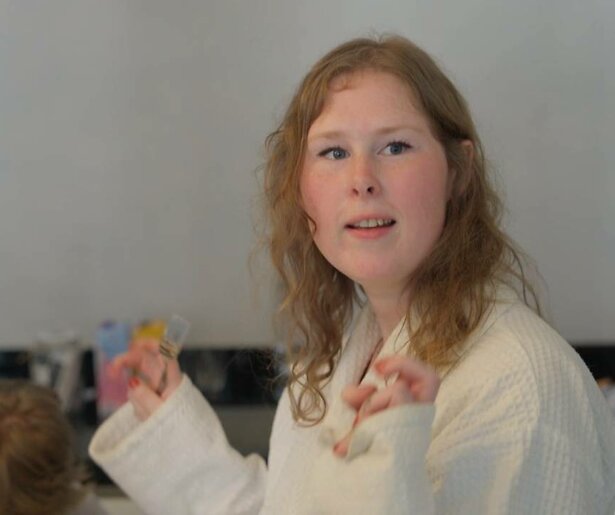 De TV van gisteren: Kijkers ergeren zich groen en geel aan moeder in Steenrijk, Straatarm