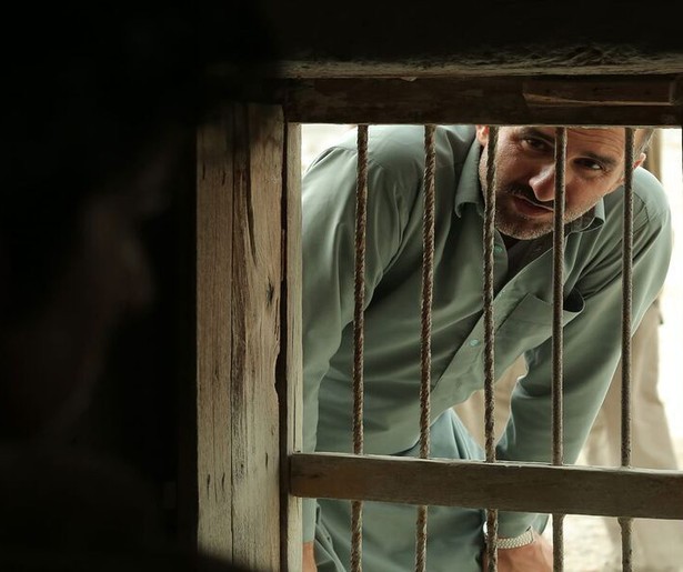 Pourya Rahimi Sam moet zich staande zien te houden in Endless Borders