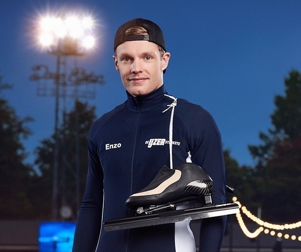 Bekend Nederland in een schaatspak