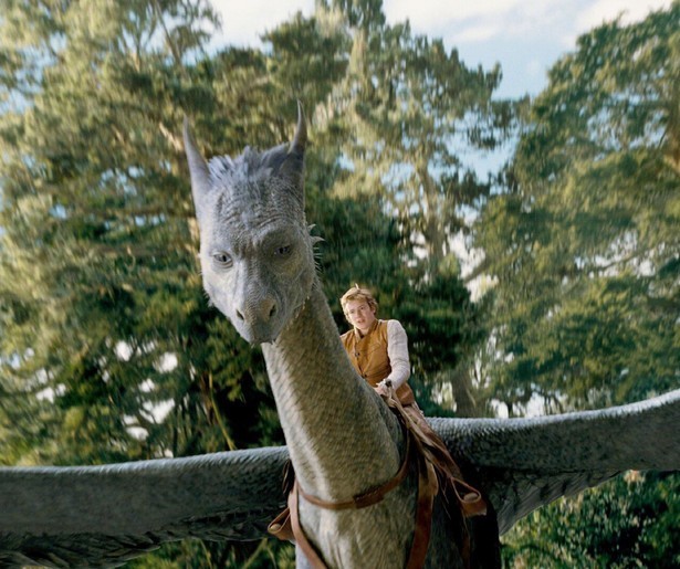 Ed Speleers ontdekt een mysterieus drakenei in de verfilming Eragon