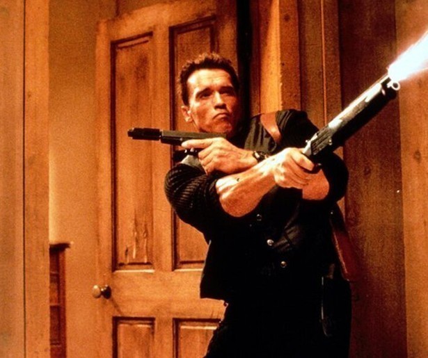 Arnold Schwarzenegger gumt je verleden uit in Eraser