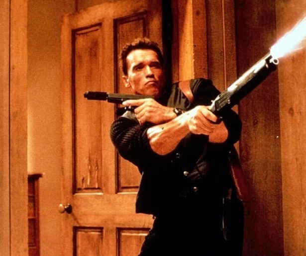 Arnold Schwarzenegger weet precies wat hij doet in Eraser