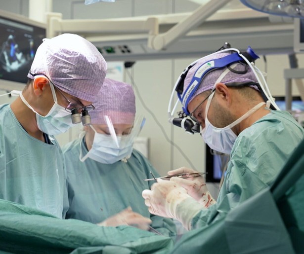 Het nieuwe seizoen van Erasmus MC 24/7 opent met een harttransplantatie bij een jonge vader