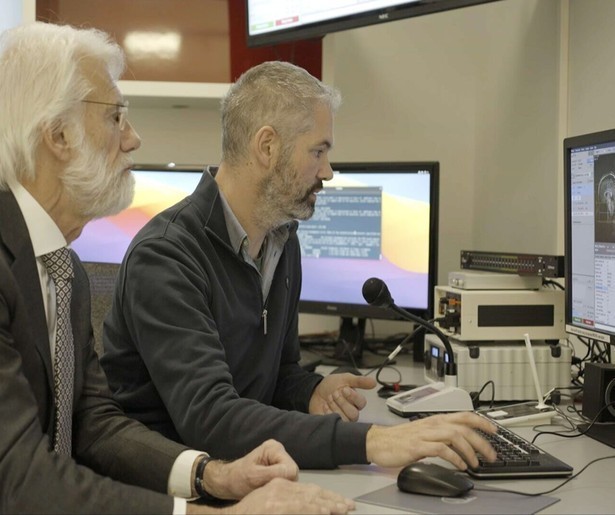 Erik Scherder onderzoekt in deze nieuwe documentaireserie de helende werking van optimisme