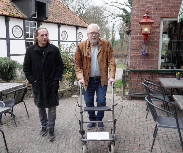 Ernst Daniël Smid probeert zich opnieuw uit te vinden in Ernst Daniël Smid: Wie Ben Ik?