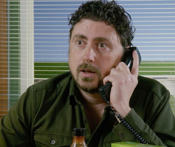 Keuringsdienst van Waarde reist af naar Indonesië voor een onderzoek naar saté