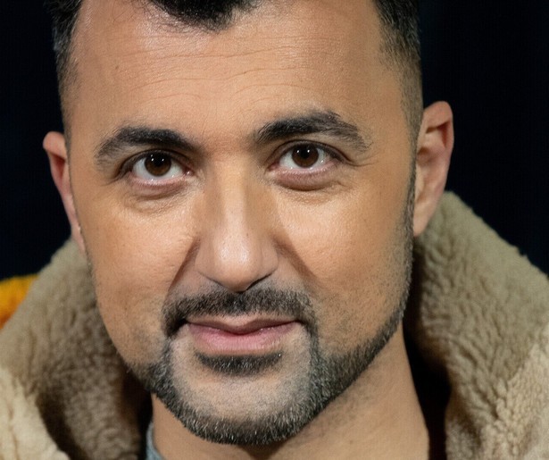 Özcan Akyol is terug met een nieuwe seizoen van Eus' Boekenclub