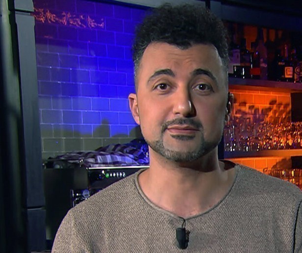 Özcan Akyol sluit de Boekenweek in stijl af met speciale uitzending Eus' Boekenclub