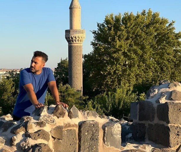 Özcan Akyol reist af naar Turkije in nieuwe reportageserie Eus in Turkije