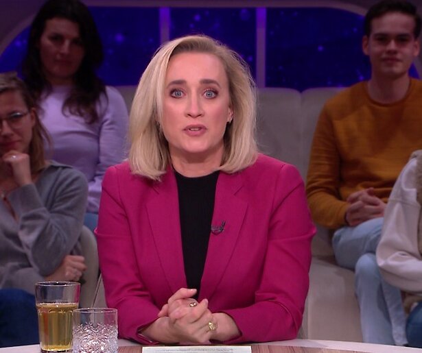 Eva Jinek in tranen in eigen talkshow: 'Ik kan het' 