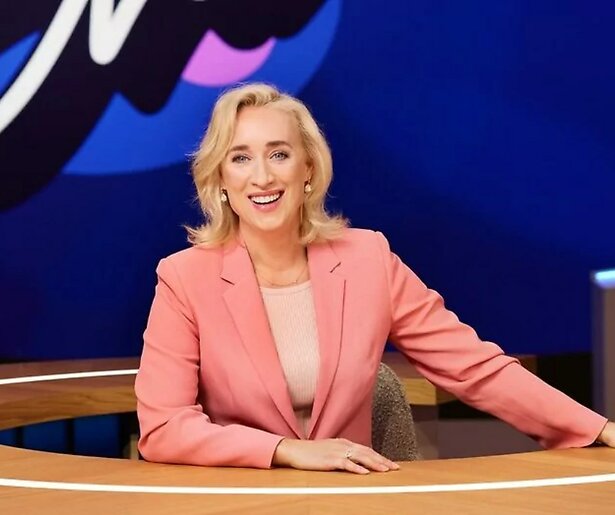 Eva Jinek maakt eindejaarsspecial met Robert Dijkgraaf