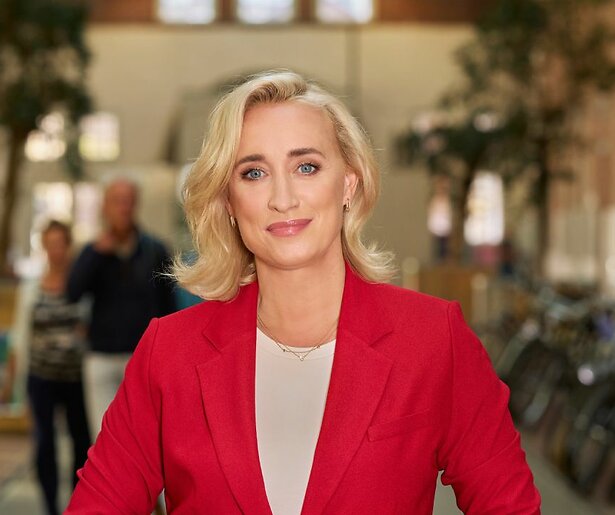 Eva Jinek maakt eindejaarsspecial van haar talkshow