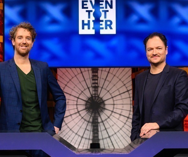 Actuele grappen in nieuwe aflevering Even tot Hier