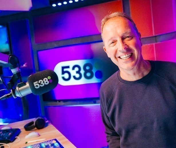 SBS6 zendt de terugkeer van Edwin Evers bij Radio538 live uit