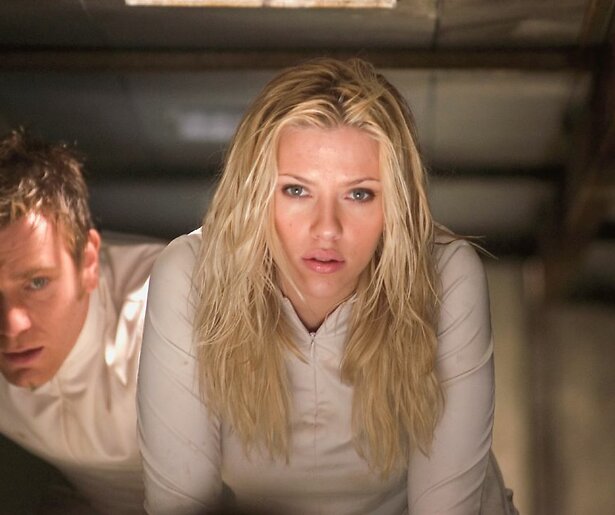 Ewan McGregor en Scarlett Johansson op de vlucht in The Island