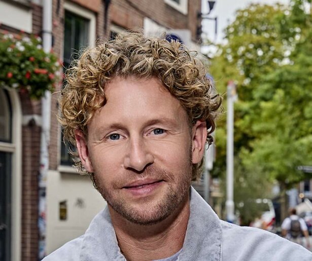 Fans weten het nu zeker: 'In deze stad neemt Ewout Genemans zijn Bureau-serie op' 