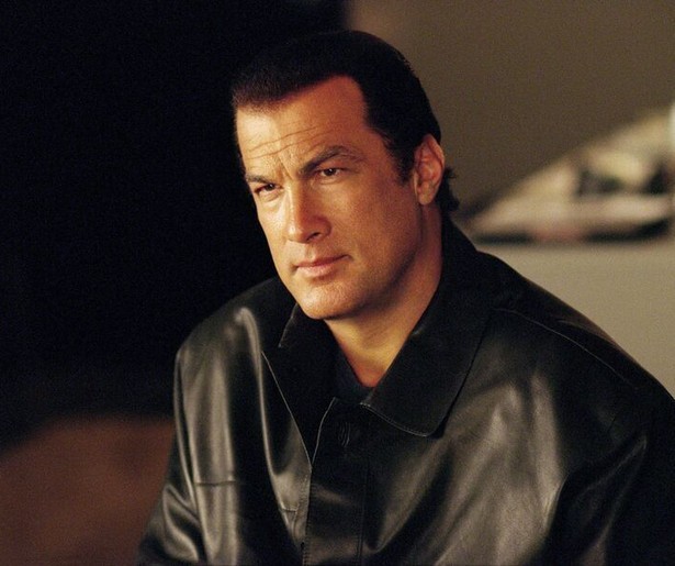 Steven Seagal laat zich door niets of niemand de mond snoeren in Exit Wounds