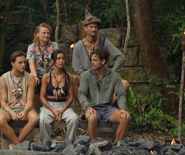 Wie mag er aanschuiven bij het samensmeltingsdiner in Expeditie Robinson?