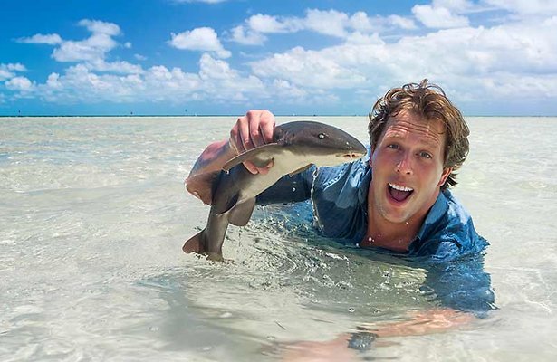 Freek Vonk bijna helemaal bloot 