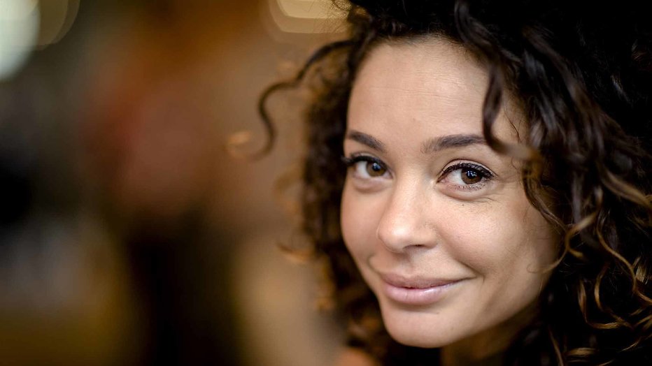 Fajah Lourens in tv-programma op zoek naar een man Fajah Lourens in tv-programma op zoek naar een man