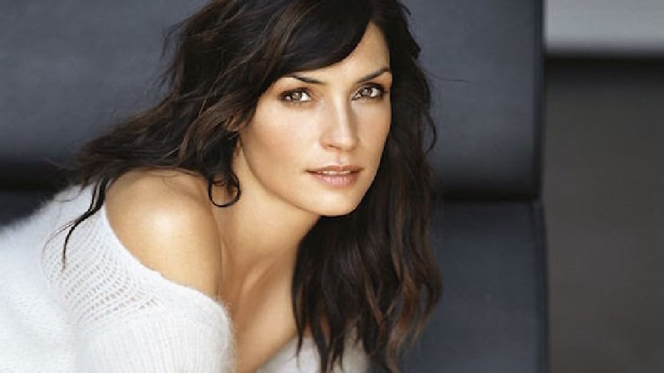 Famke Janssen reikt Zilveren Televizier-Ster voor beste acteur uit Famke Janssen reikt Zilveren Televizier-Ster voor beste acteur uit
