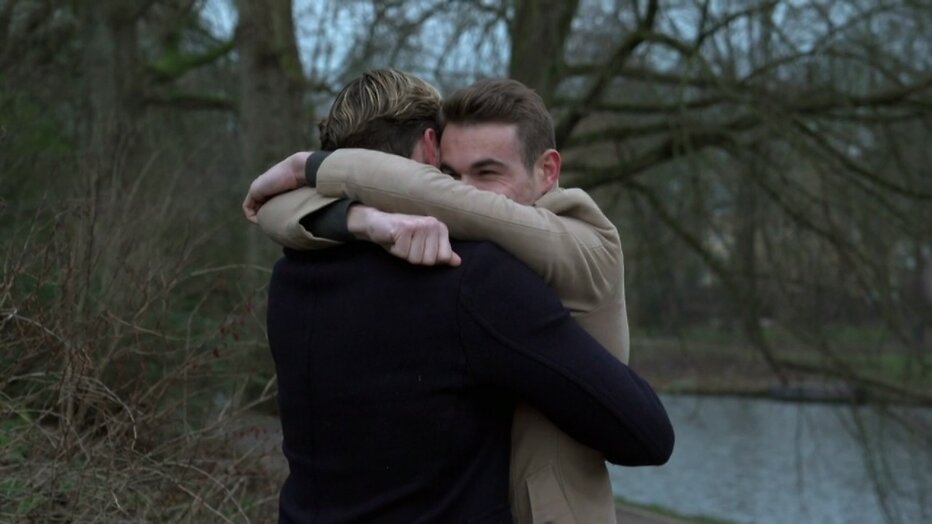 Tortelduifjes Marvin en Ferdi uit seizoen 1 van Prince Charming vieren de liefde. Tortelduifjes Marvin en Ferdi uit seizoen 1 van Prince Charming vieren de liefde.