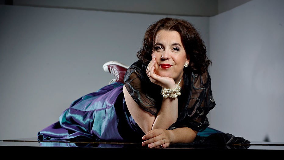 Francis bulkt boven iedereen uit in All together now