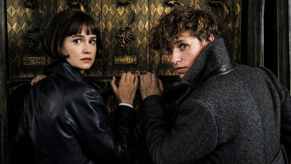 Katherine Waterston en Eddie Redmayne in Fantastic Beasts: The Crimes of Grindelwald