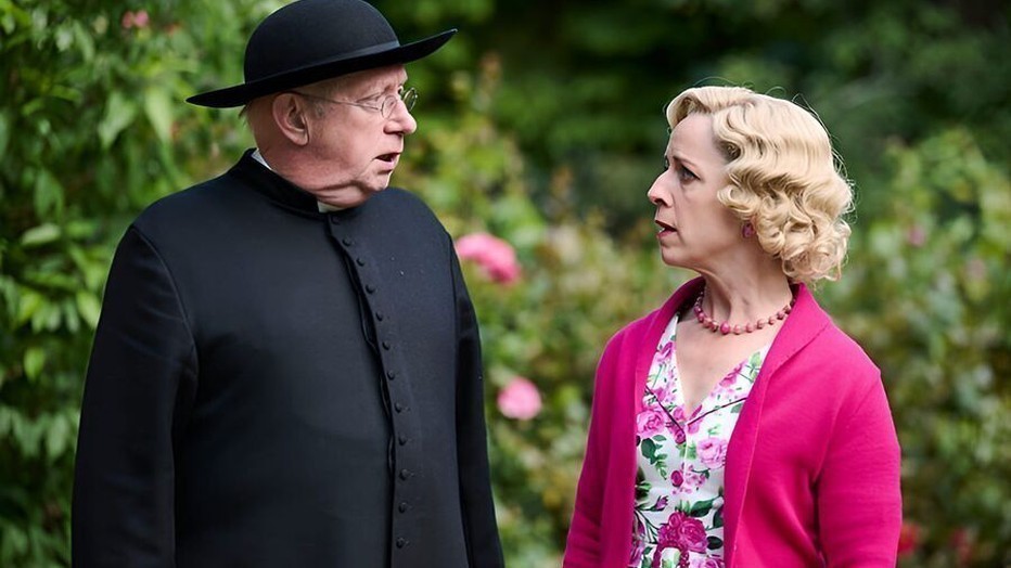 Mark Williams en Claudie Blakley in Father Brown