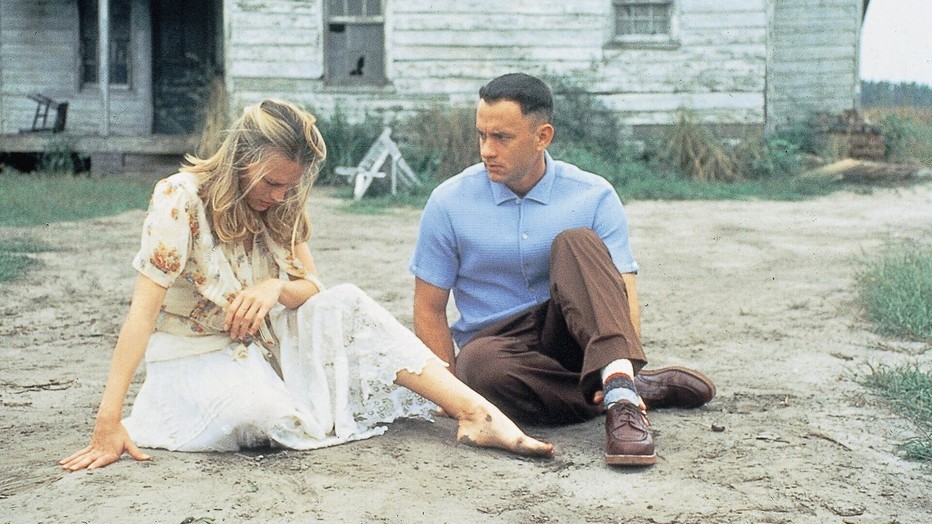Tom Hanks met Robin Wright in Forrest Gump Tom Hanks met Robin Wright in Forrest Gump