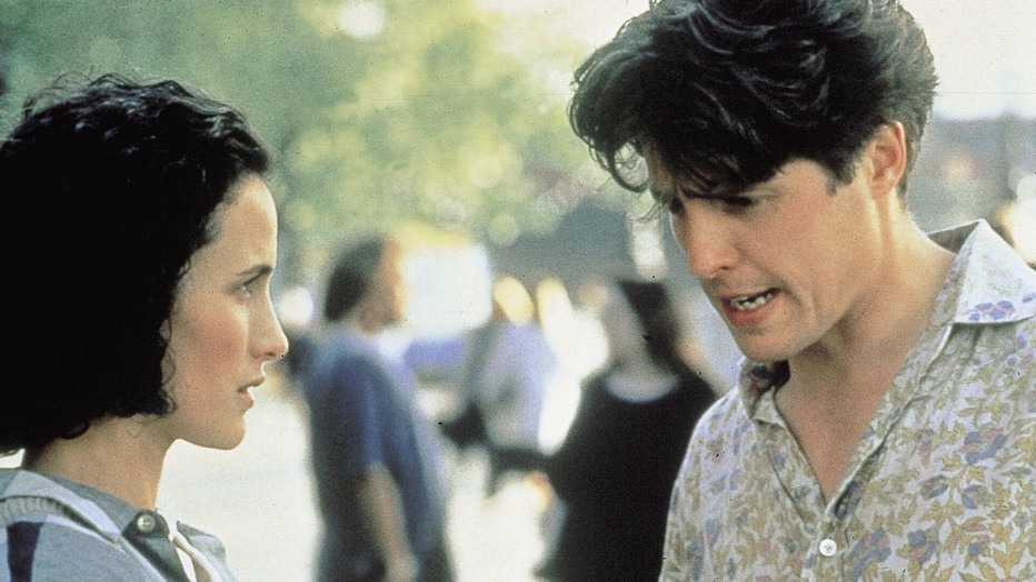 Hugh Grant en Andie MacDowell in Four Weddings and a Funeral Hugh Grant en Andie MacDowell in Four Weddings and a Funeral