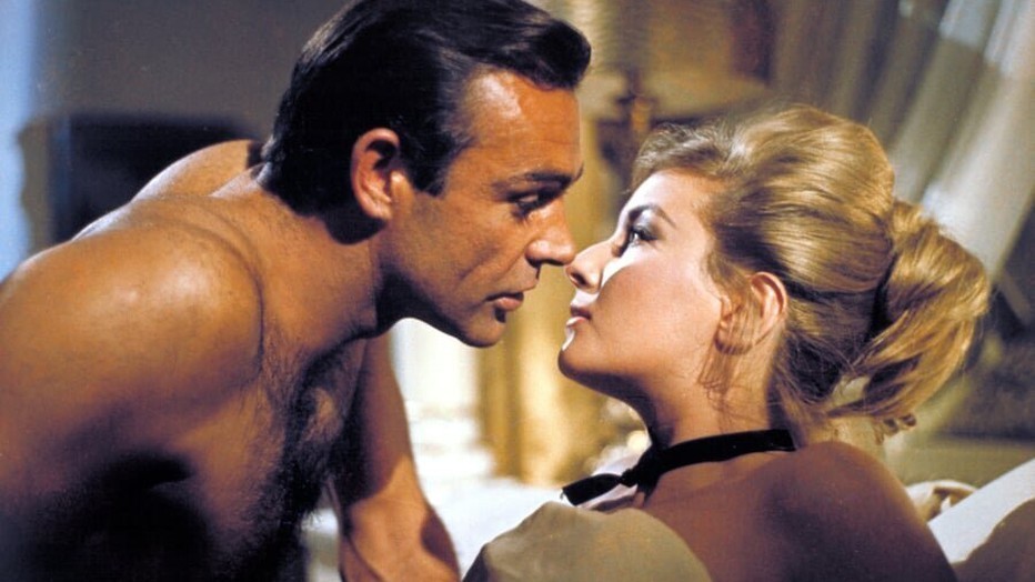 Sean Connery en Daniela Bianchi in From Russia with Love Sean Connery en Daniela Bianchi in From Russia with Love