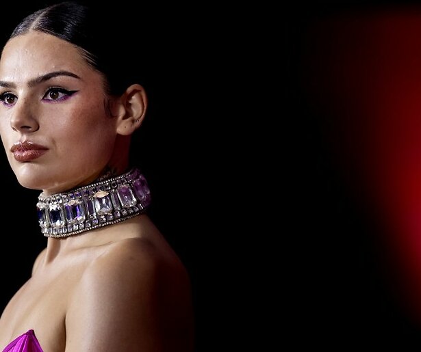 Roddelpraat moet uitzending over Famke Louise offline halen