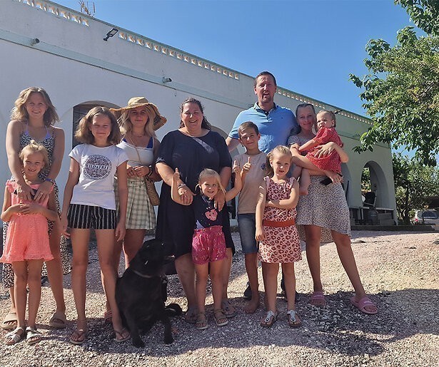 De TV van gisteren: Een Huis Vol Emigreert blijft De Verraders de baas