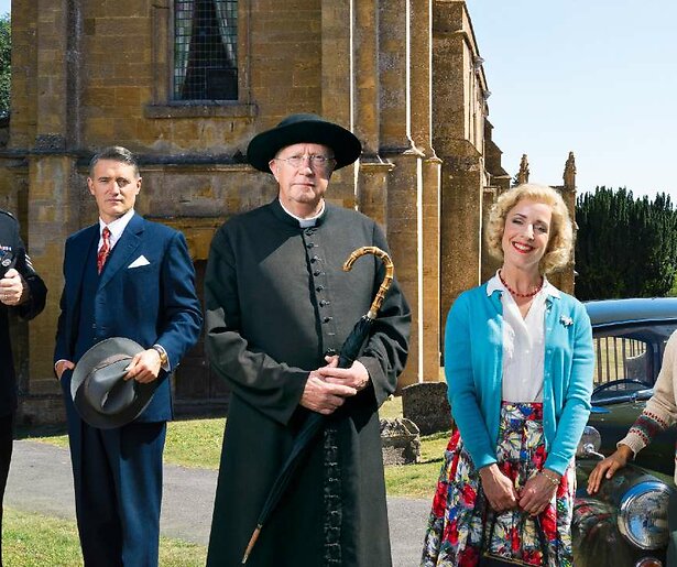 Geliefde serie Father Brown begint aan tiende seizoen bij BBC First