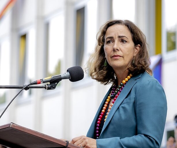 NOS zendt feestelijke opening jubileumjaar Amsterdam uit