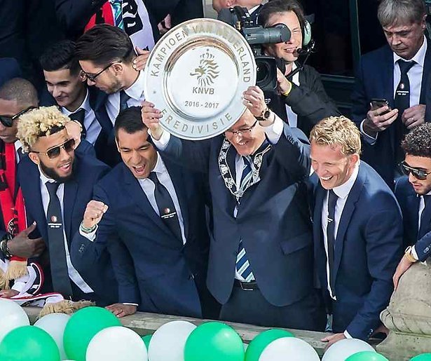 De TV van gisteren: Feyenoord beheerst maandagavond