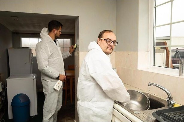 Eenzaam tussen de rotzooi