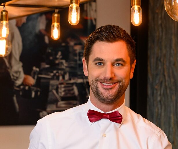 First Dates neemt in deze aflevering afscheid van barman Victor Abeln