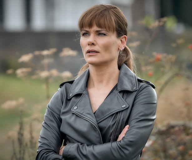 Angela Schijf geblesseerd bij opnames Flikken Maastricht