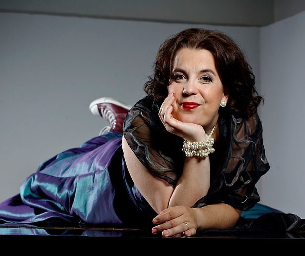 Francis bulkt boven iedereen uit in All together now