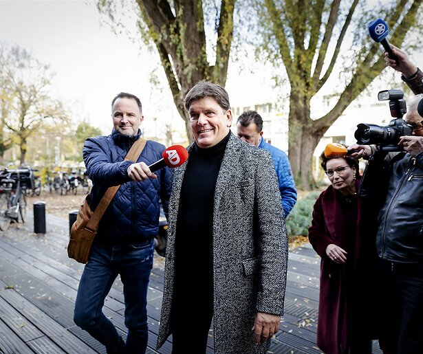 Willem-Alexander verleent Frank Masmeijer gratie 