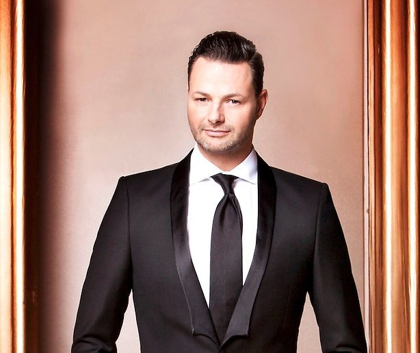 Fred van Leer gaat het theater in