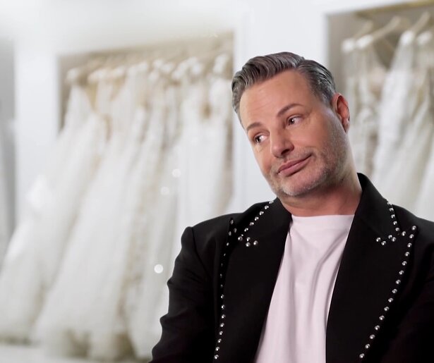 Fred van Leer helpt de Frogers in Say yes to the dress