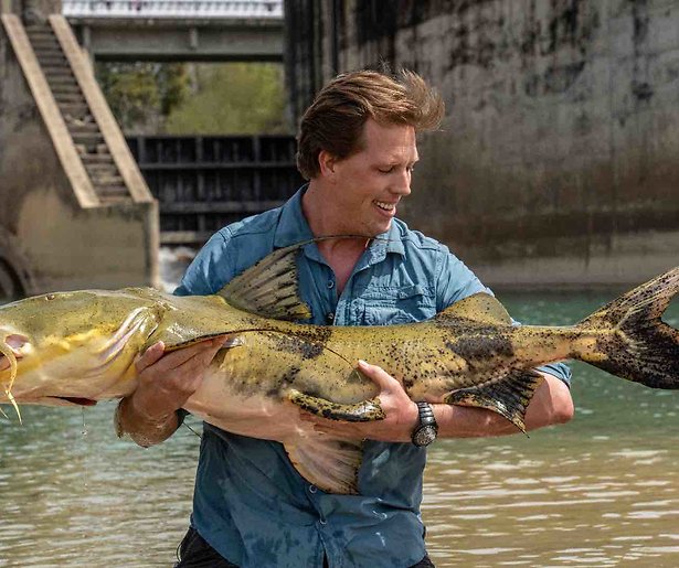 Freek Vonk vangt reuzevis